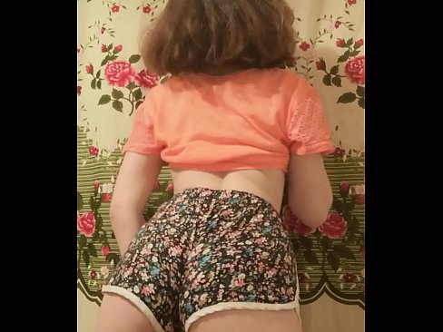 ❤️ Szexi fiatal csaj vetkőzteti le a rövidnadrágját a kamera előtt. ☑ Porno at hu.tubsexercom.ru
