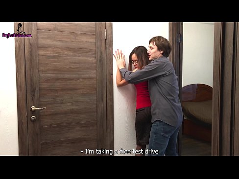 ❤️ Szexi ingatlanügynöknő érzékien kiveri a punciját és baszik, miközben eladja a lakását - Krempai ☑ Porno at hu.tubsexercom.ru